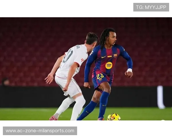 巴萨包夹反抢后形成推进，拉菲尼亚射门被扑